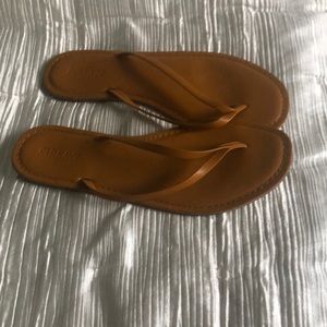 Old navy flip flops size 7